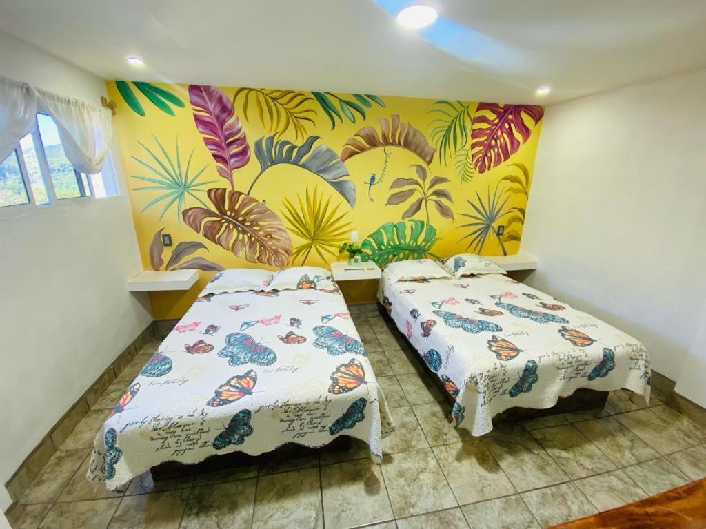 K&M Hotel Сілітла Екстер'єр фото