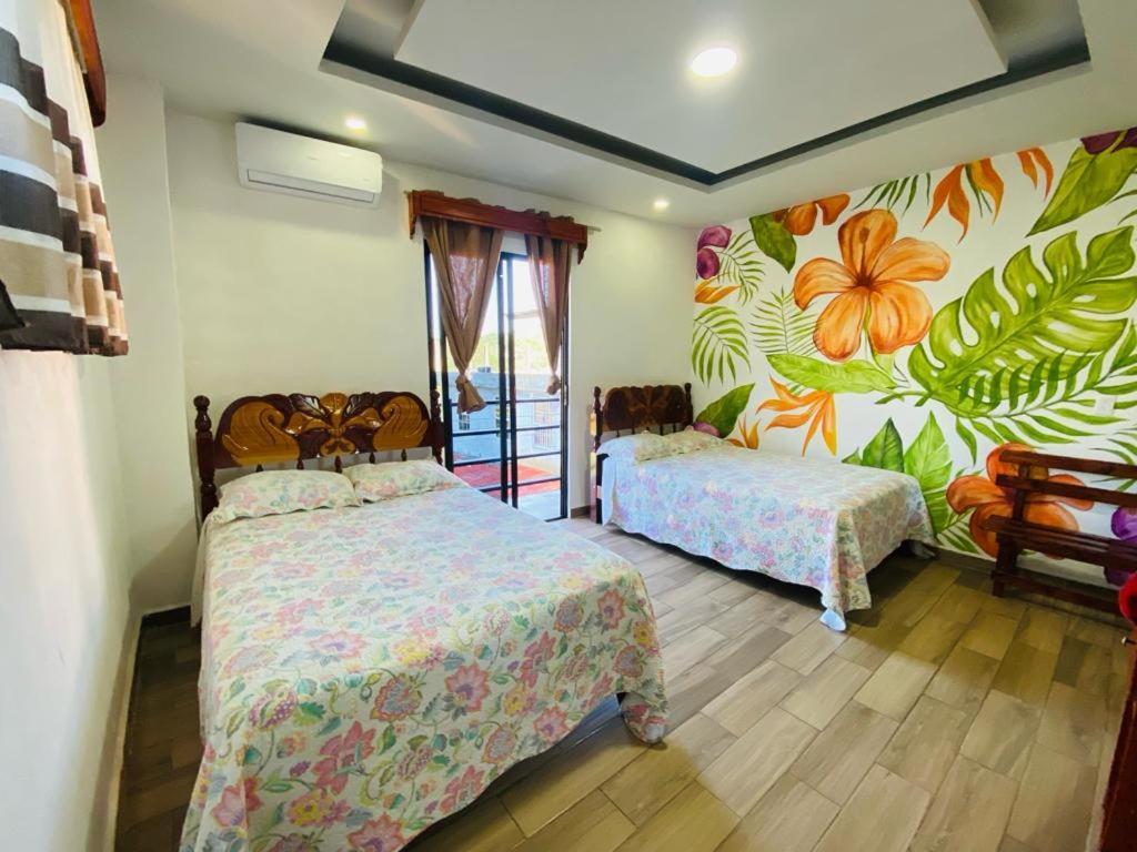 K&M Hotel Сілітла Екстер'єр фото